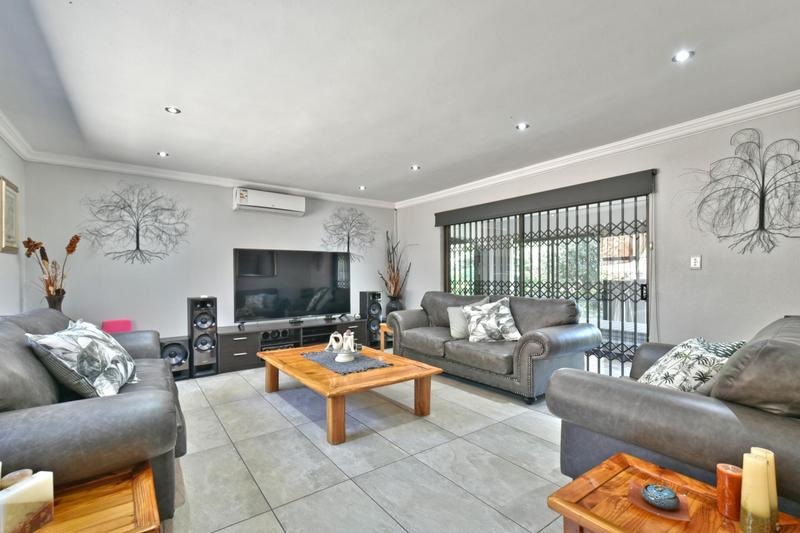 3 Bedroom Property for Sale in Glenvista Gauteng