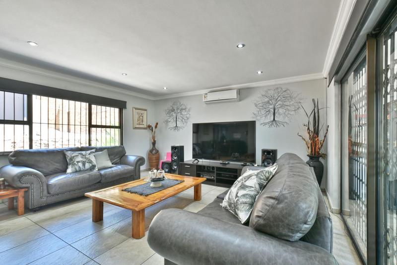 3 Bedroom Property for Sale in Glenvista Gauteng