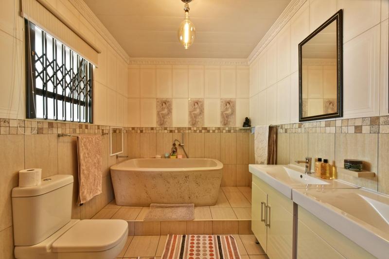 3 Bedroom Property for Sale in Glenvista Gauteng