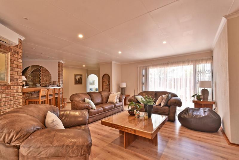 3 Bedroom Property for Sale in Glenvista Gauteng