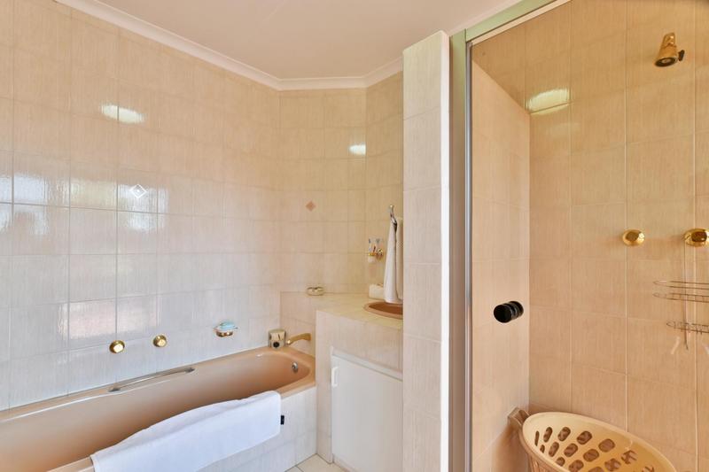 3 Bedroom Property for Sale in Glenvista Gauteng