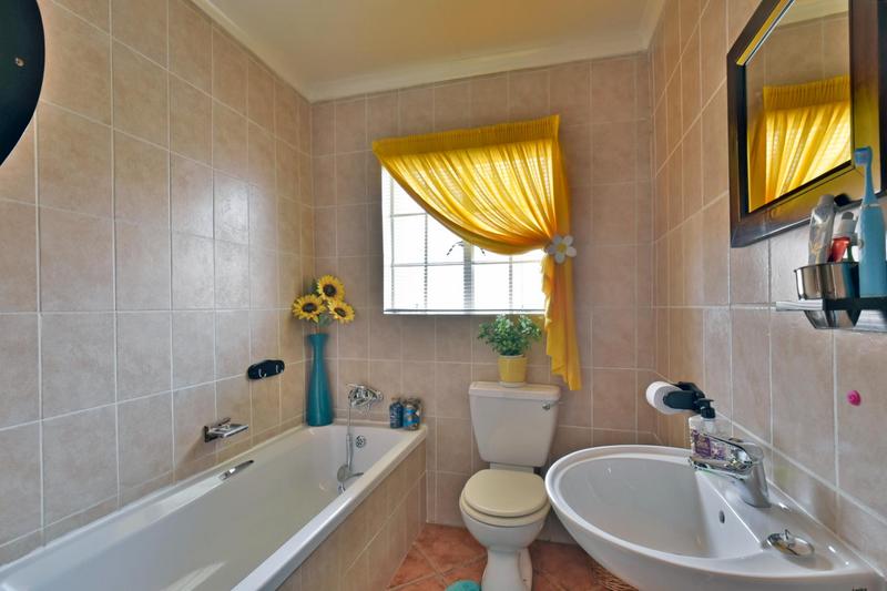 3 Bedroom Property for Sale in Wilgeheuwel Gauteng