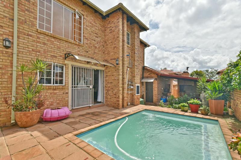 3 Bedroom Property for Sale in Wilgeheuwel Gauteng