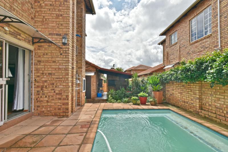 3 Bedroom Property for Sale in Wilgeheuwel Gauteng