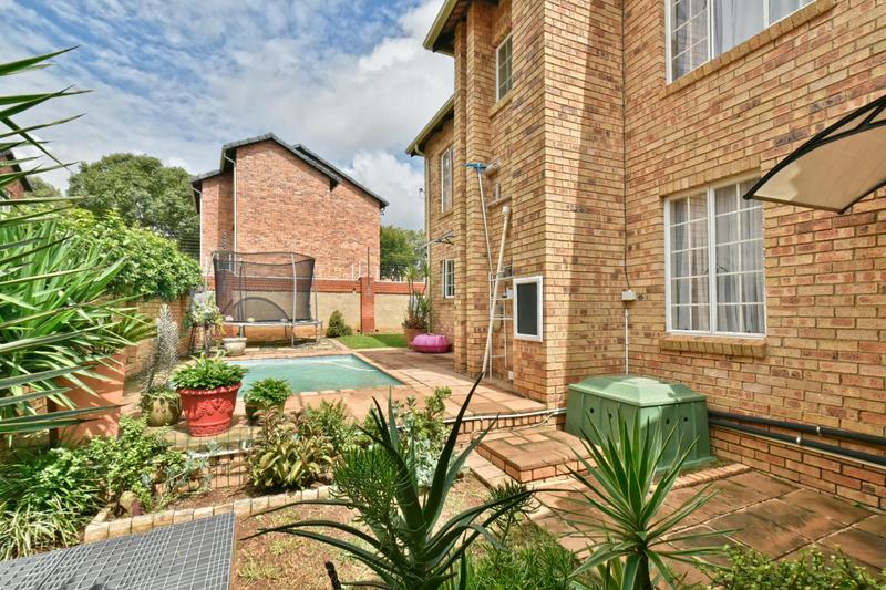 3 Bedroom Property for Sale in Wilgeheuwel Gauteng