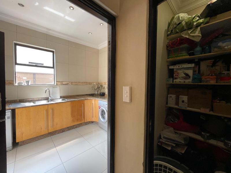 To Let 5 Bedroom Property for Rent in Midstream Estate Gauteng