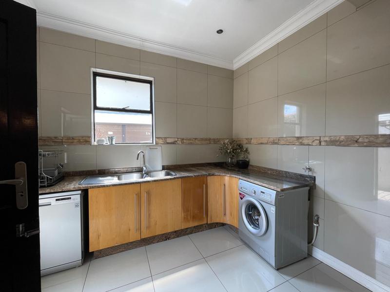 To Let 5 Bedroom Property for Rent in Midstream Estate Gauteng