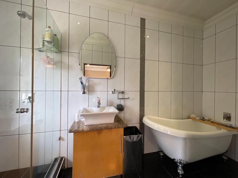 To Let 5 Bedroom Property for Rent in Midstream Estate Gauteng