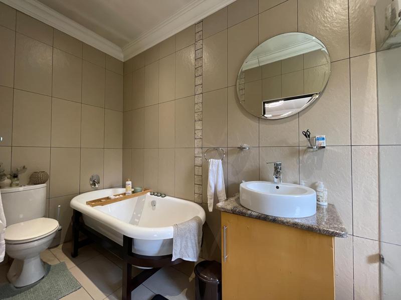 To Let 5 Bedroom Property for Rent in Midstream Estate Gauteng