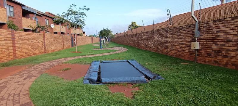 2 Bedroom Property for Sale in La Montagne Gauteng