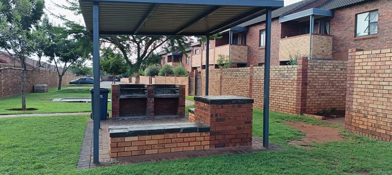 2 Bedroom Property for Sale in La Montagne Gauteng