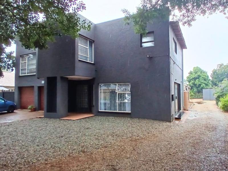 6 Bedroom Property for Sale in Birchleigh Gauteng