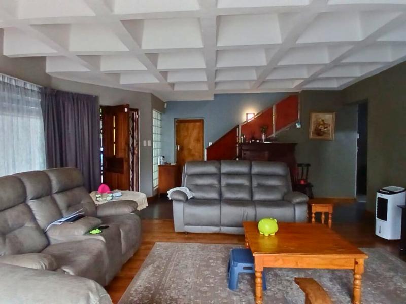 6 Bedroom Property for Sale in Birchleigh Gauteng