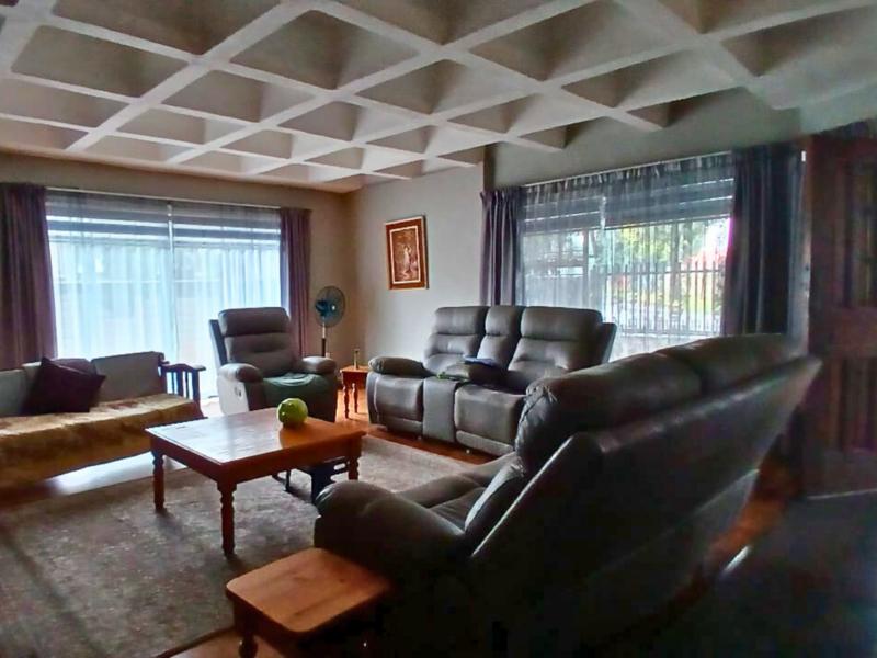 6 Bedroom Property for Sale in Birchleigh Gauteng