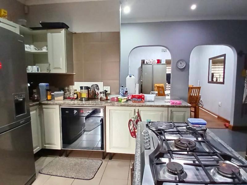 6 Bedroom Property for Sale in Birchleigh Gauteng