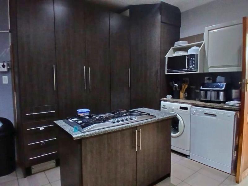 6 Bedroom Property for Sale in Birchleigh Gauteng