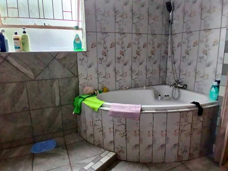 6 Bedroom Property for Sale in Birchleigh Gauteng