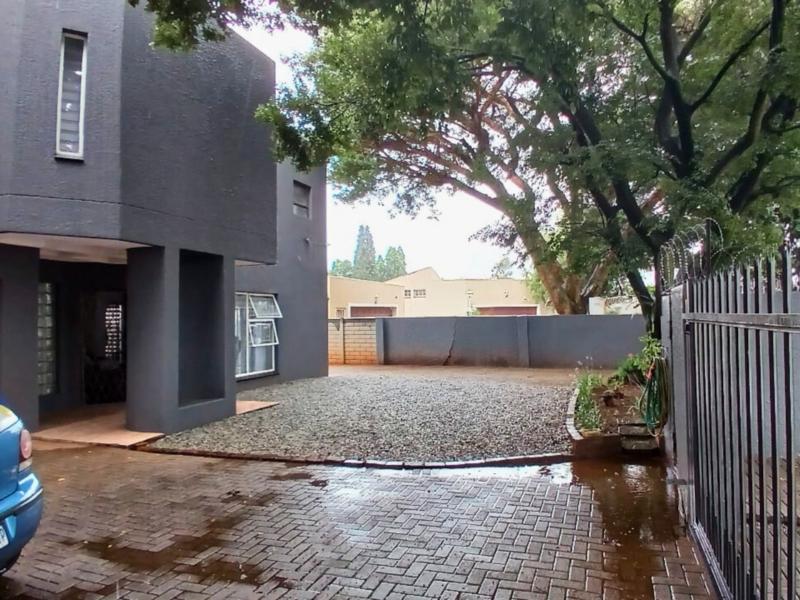 6 Bedroom Property for Sale in Birchleigh Gauteng