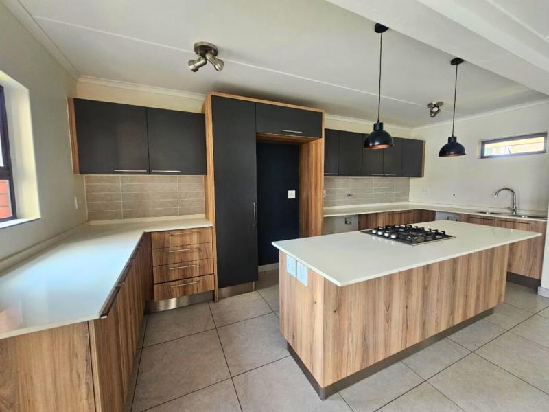 2 Bedroom Property for Sale in Glen Marais Gauteng