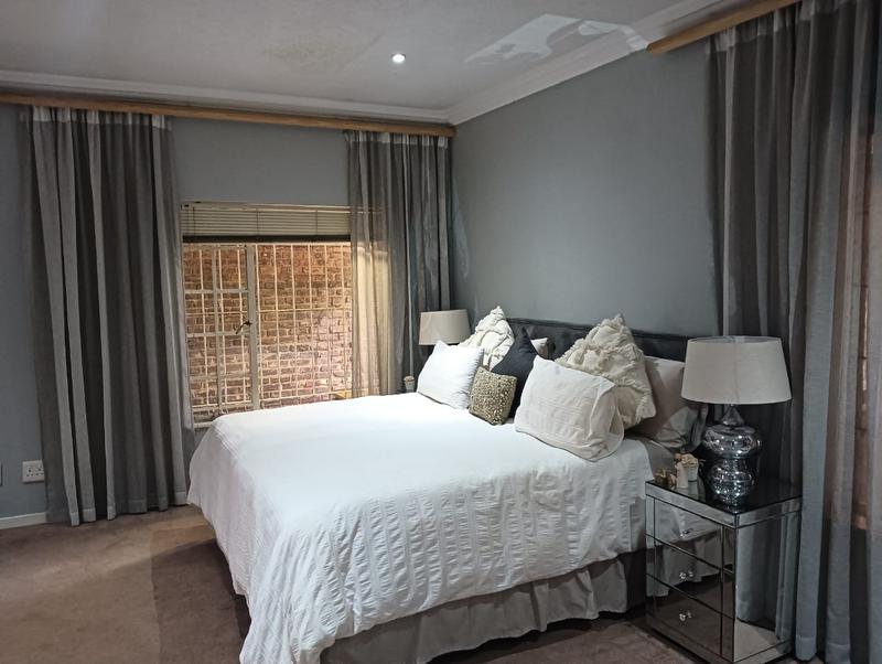 4 Bedroom Property for Sale in Farrarmere Gauteng