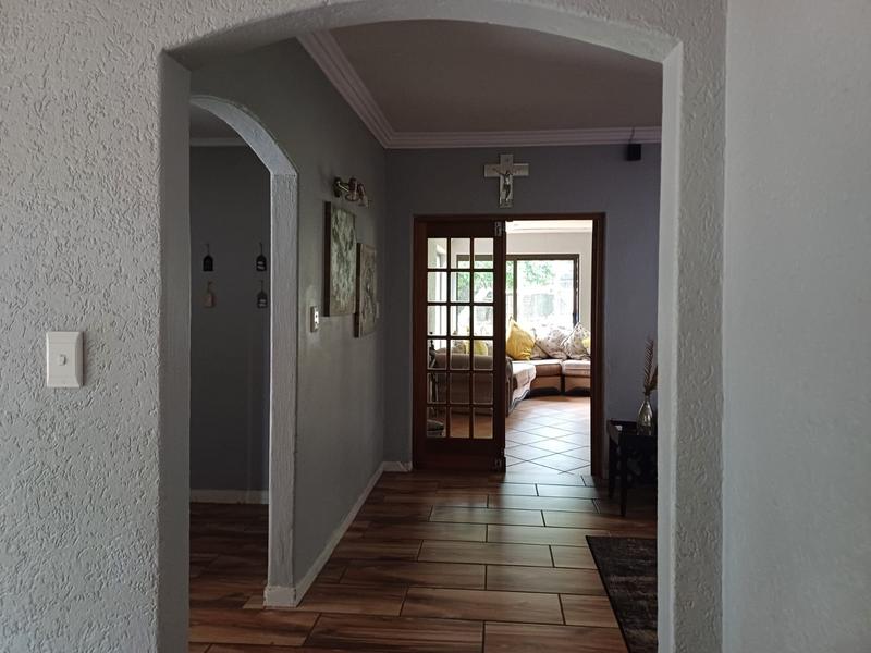 4 Bedroom Property for Sale in Farrarmere Gauteng
