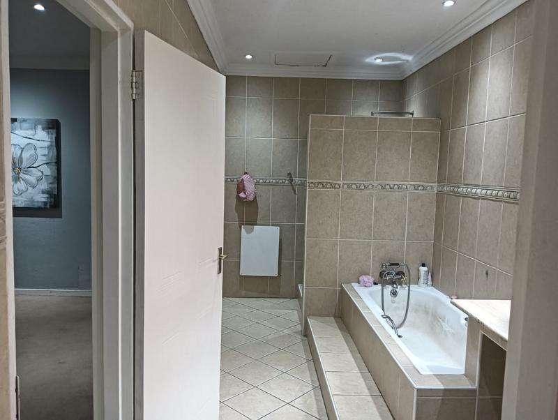 4 Bedroom Property for Sale in Farrarmere Gauteng
