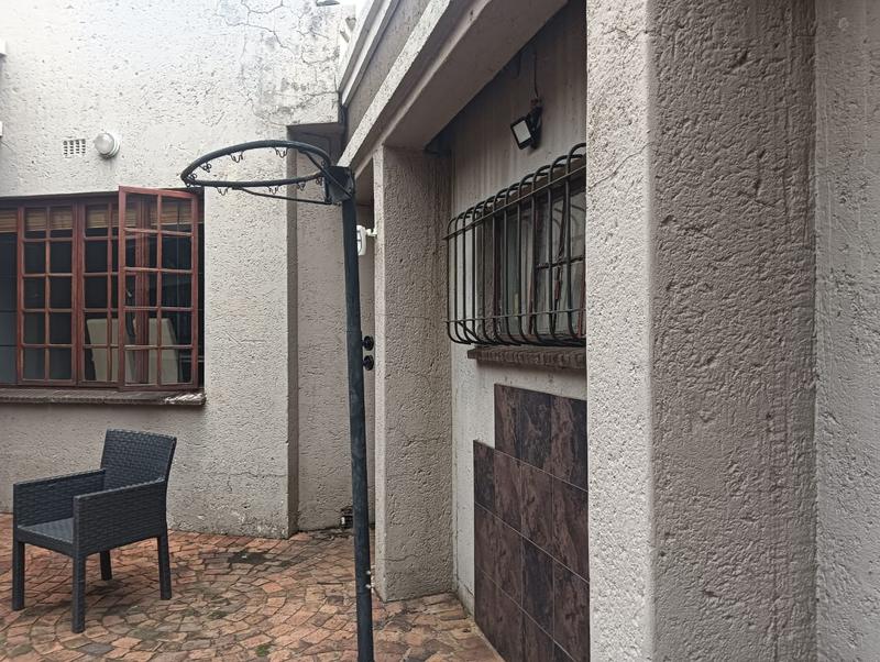 4 Bedroom Property for Sale in Farrarmere Gauteng