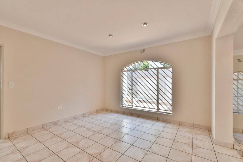 4 Bedroom Property for Sale in Hurlingham Manor Gauteng