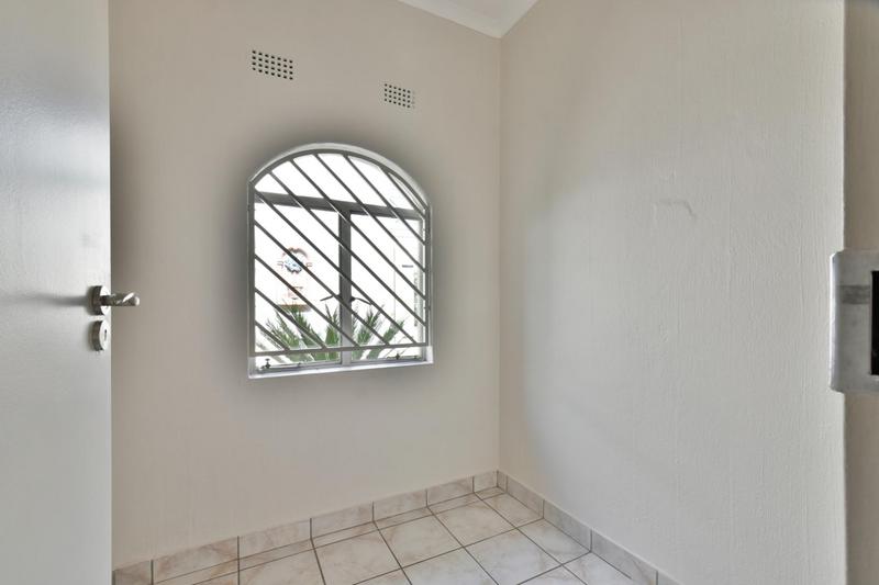 4 Bedroom Property for Sale in Hurlingham Manor Gauteng