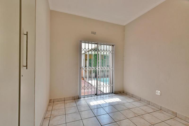 4 Bedroom Property for Sale in Hurlingham Manor Gauteng