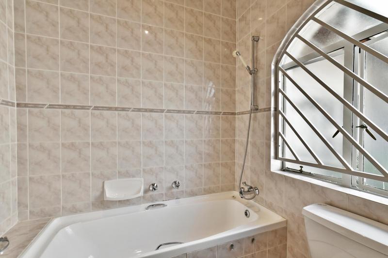 4 Bedroom Property for Sale in Hurlingham Manor Gauteng
