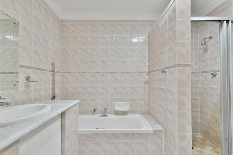 4 Bedroom Property for Sale in Hurlingham Manor Gauteng