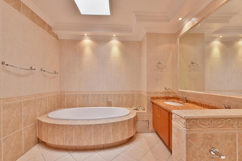 4 Bedroom Property for Sale in Hurlingham Manor Gauteng