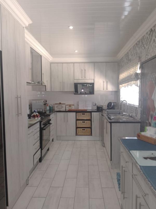 3 Bedroom Property for Sale in Petersfield Gauteng