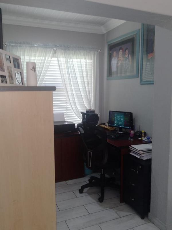 3 Bedroom Property for Sale in Petersfield Gauteng