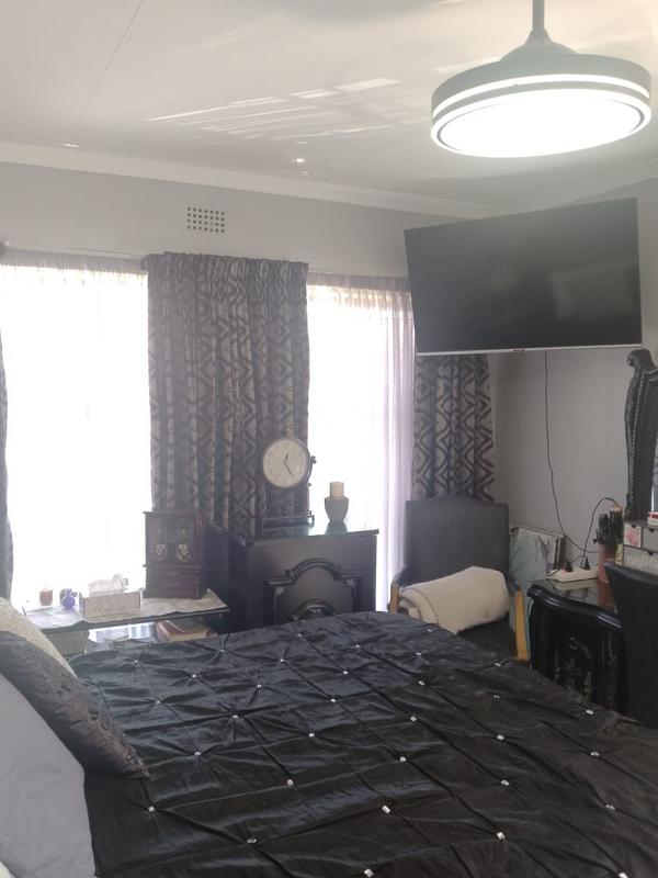 3 Bedroom Property for Sale in Petersfield Gauteng
