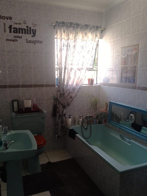 3 Bedroom Property for Sale in Petersfield Gauteng