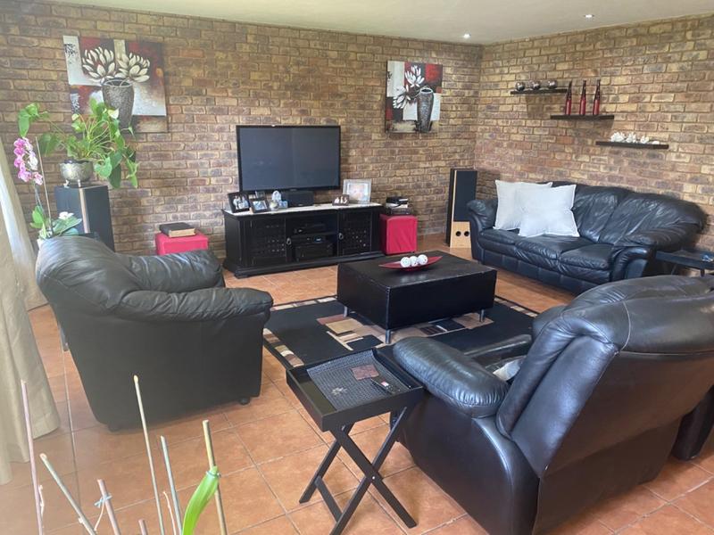 4 Bedroom Property for Sale in Doornpoort Gauteng