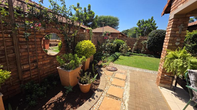2 Bedroom Property for Sale in Montana Tuine Gauteng
