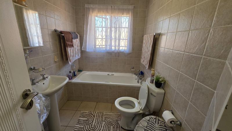 2 Bedroom Property for Sale in Montana Tuine Gauteng