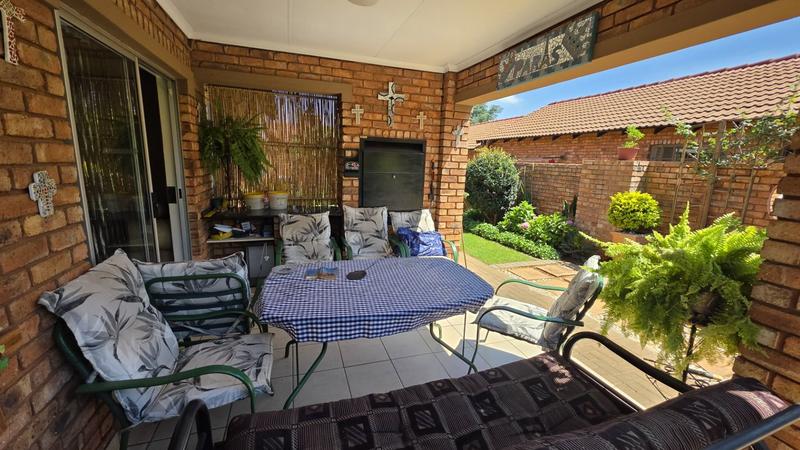 2 Bedroom Property for Sale in Montana Tuine Gauteng
