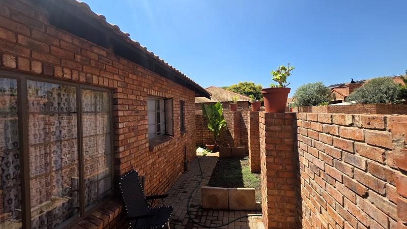 2 Bedroom Property for Sale in Montana Tuine Gauteng