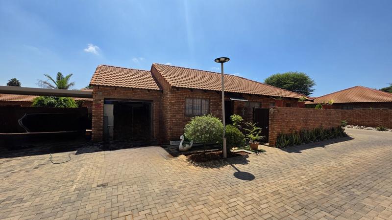 2 Bedroom Property for Sale in Montana Tuine Gauteng
