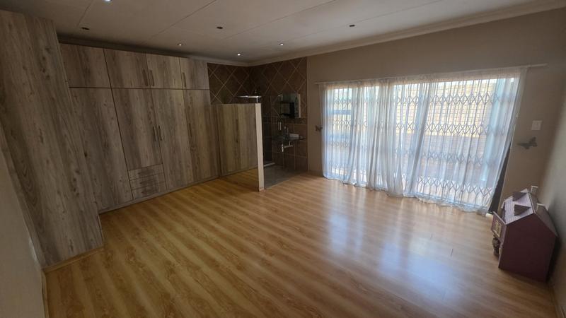 4 Bedroom Property for Sale in Sinoville Gauteng