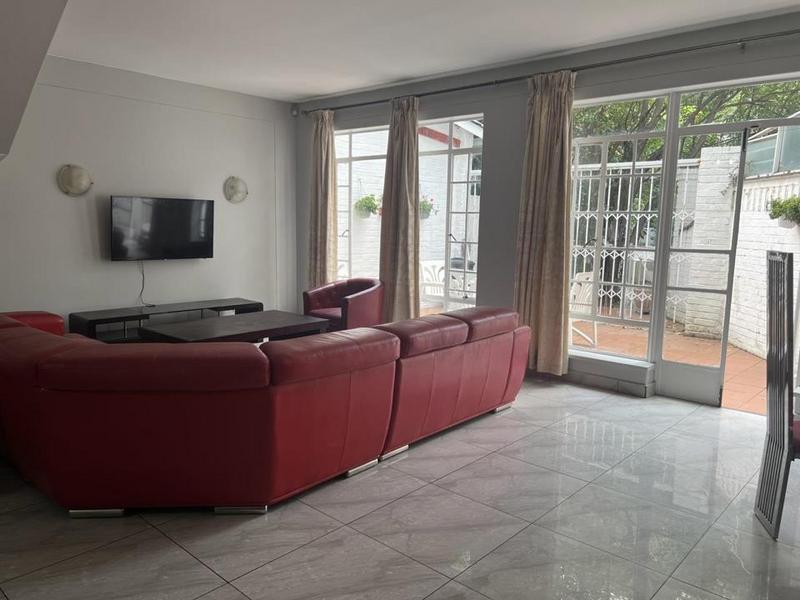 To Let 5 Bedroom Property for Rent in Sandown Gauteng