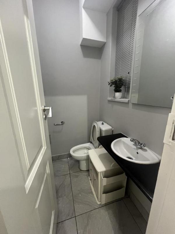 To Let 5 Bedroom Property for Rent in Sandown Gauteng