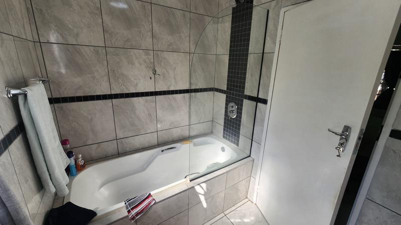 2 Bedroom Property for Sale in Bassonia Gauteng