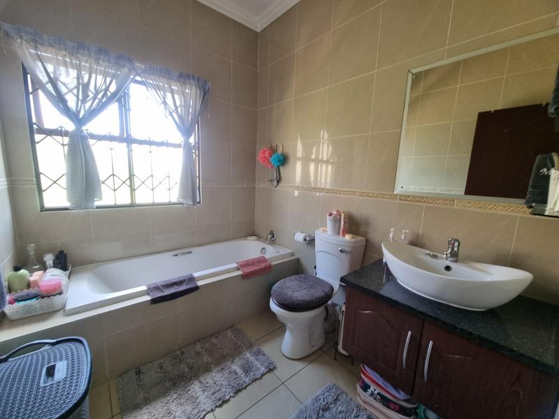2 Bedroom Property for Sale in Bassonia Gauteng