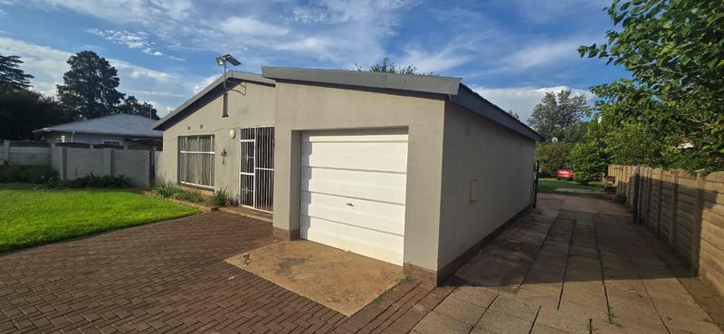 4 Bedroom Property for Sale in Rothdene Gauteng