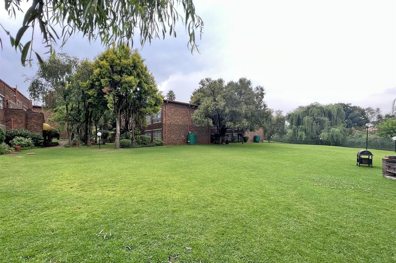 1 Bedroom Property for Sale in Atholl Gardens Gauteng